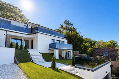 TRAUMVILLA nahe 19. Bezirk - Erstbezug: 5 Zimmer, mehrere Terrassen und Freiflächen, Infinity-Pool