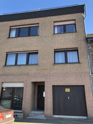 Freundliche Wohnung mit sechs Zimmern und Balkon in Kerpen