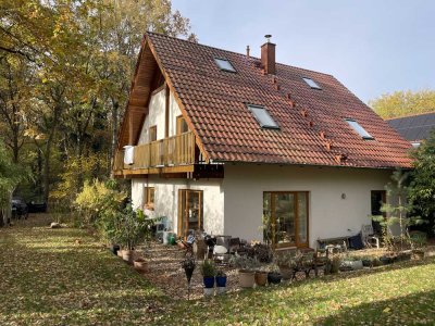 Großzügiges freistehendes EFH im Grünen – natürlich gebaut, mit Terrasse & Kamin