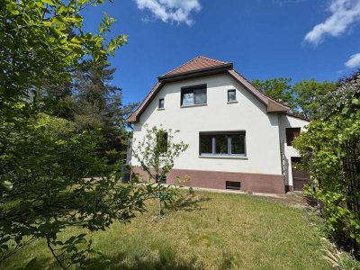 Einfamilienhaus mit Vollkeller und Nebengebäuden in ruhiger Lage, bezugsfrei