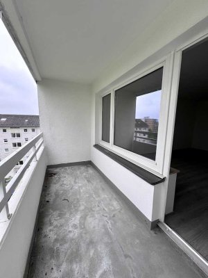 Möbel rein, einziehen! Frisch sanierte 2 Zimmerwohnung mit Balkon