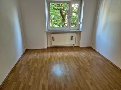Stilvolle 3-Raum-Wohnung mit Balkon und EBK in Nürnberg