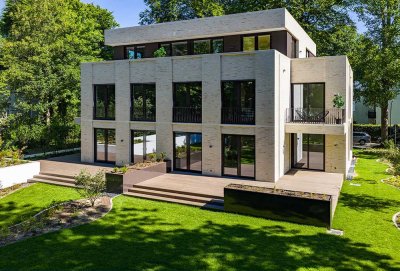 Erdgeschosswohnung mit Südwest-Terrasse und privatem Gartenbereich an der Elbchaussee