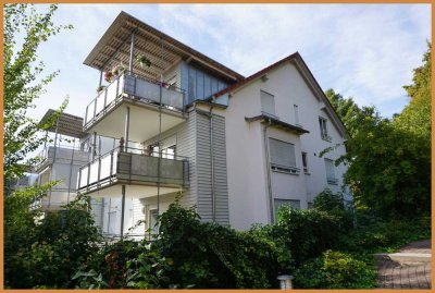 Sehr schön geschnittene, zentral gelegene 3-Zimmerwohnung in Zell a. H. ab 01.06.2025 zu vermieten