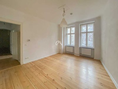 SUPERINTERESSANTE UND KLASSISCH SCHÖNE ALTBAUWOHNUNG! RUHIG LAGE IM GARTENHAUS! PROVISIONSFREI!