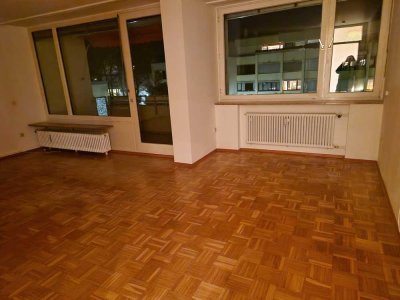 Stilvolle 3-Zimmer-Wohnung mit gehobener Innenausstattung mit Balkon und EBK in Grünwald
