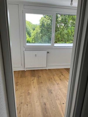 Erstbezug nach Sanierung mit Balkon:  3,5-Zimmer-Wohnung mit geh. Innenausstattung