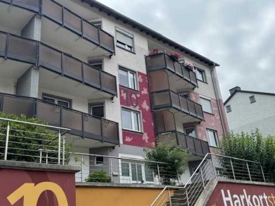 Helle Wohnung mit Balkon!