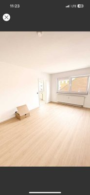 **Tolle 2-Zimmer-Wohnung mit Balkon und Einbauküche in Stein**