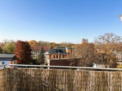 WOHNUNG MIT AUFZUG, S/W - BALKON & STELLPLATZ IN ZENTRALER LAGE !