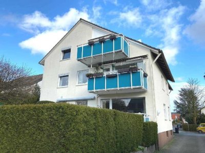 Gepflegte DG-Wohnung mit zwei Zimmern sowie Balkon und EBK in Bielefeld