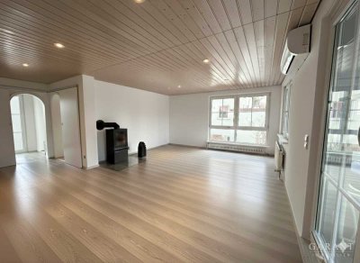 Helle, große, lichtfdurchflutete 2 Zimmer-Wohnung mit Balkon!