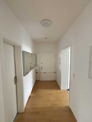 Möblierte 2- Z. Wohnung in bester Nordendlage, nähe Oeder- Weg