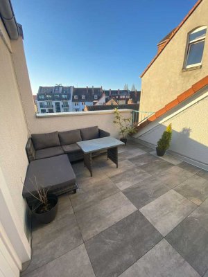 Modernisierte helle, ruhige 2-Zimmerwohnung mit großer Loggia und neuer Markenküche