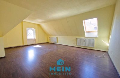 Zentrumsnah und unter dem Dach - helle 2-Raumwohnung in Aue