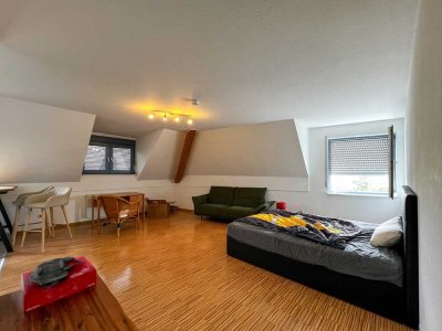 Gepflegte 1 Zimmer Wohnung im Dachgeschoss – inklusive EBK & TG-Stellplatz - vermietet