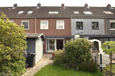 Solides Reihenmittelhaus
Ideal für Familie mit 4 Personen
auch für Home Office
+EBK +Garage +Gart
