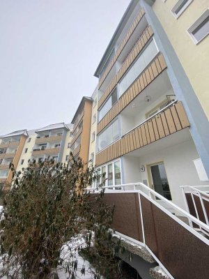 Einbauküche, Balkon & modernes Badezimmer