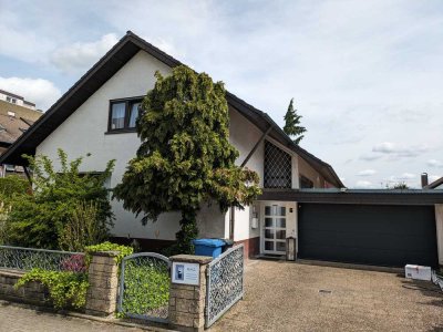 Schönes Einfamilienhaus in Stutensee-Blankenloch mit Wintergarten und großzügigem Grundstück