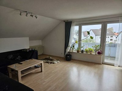 Gemütliche DG Wohnung mit Balkon