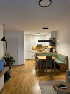 Hell möblierte 2,5-Zimmerwohnung mit Wlan und EBK