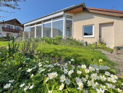 Charmanter Bungalow mit Wintergarten und Garage