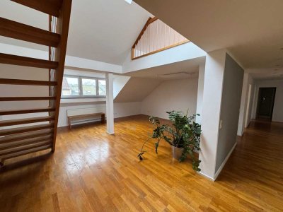 Repräsentative teilmöblierte Masionette Wohnung mit Sykline Blick über Frankfurt (Nordend-Ost)