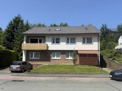 Solides Zweifamilienhaus mit Doppelgarage in Arnsberg