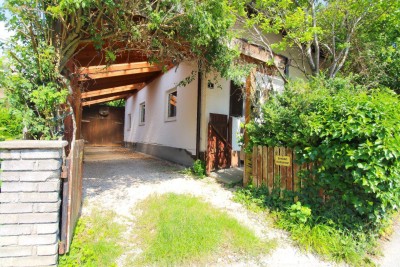 Zentral, Altbaumbestand und Attersee in Gehweite - Einfamilienhaus in Schörfling