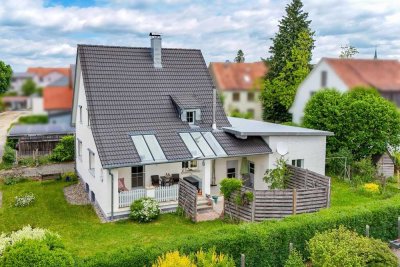 Modernisiertes Einfamilienhaus in ruhiger, zentraler Lage mit imposanter Nutzfläche