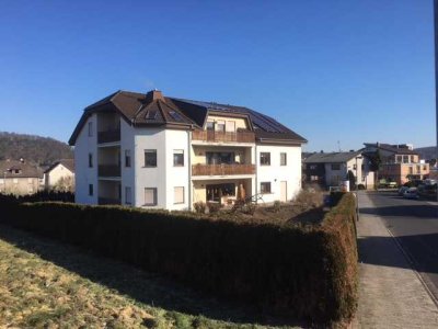 Schöne, geräumige 2/3 Zimmer, Küche Bad Wohnung in Buseck