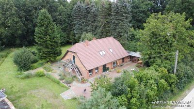 Traumhaftes Grundstück mit Bauernhaus, ca. 7 ha Wald, Teich und Nebengebäude