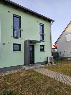 von PRIVAT DHH ! . . Energieklasse A+ ..in ca. 10 Min bei TESLA