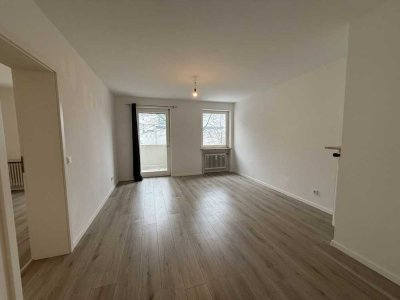 Kernsanierte zwei-Zimmer-Wohnung mit Balkon