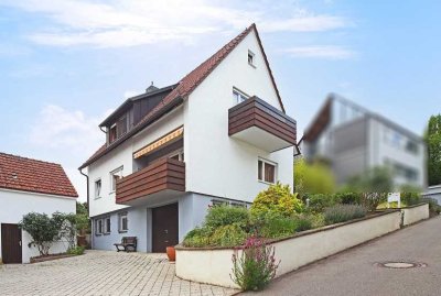 Freistehendes Einfamilienhaus mit schönem Garten