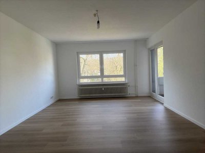 Helle 2-Zi Wohnung im 3. OG mit Aufzug und Balkon