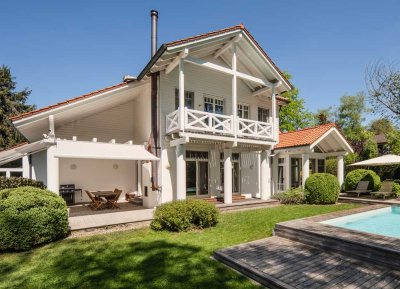 ENGEL & VÖLKERS: Am See zuhause - Stilvolle Villa mit Privatsphäre, Pool und Premium-Ausstattung