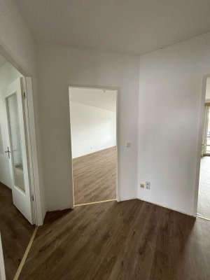 frisch renovierte 2-Raum Wohnung mit Balkon in direkter Innenstadtlage