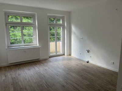 Große Wohnküche mit Balkon!  2-R-WHG wartet auf neue Mieter!