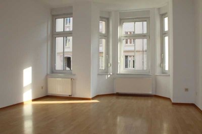 Helle, freundliche 4-Raum-Wohnung am Schillerpark!!!