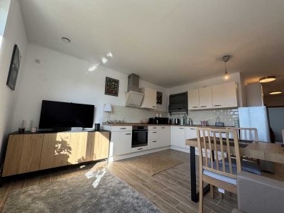 Zentrale neuwertige Wohnung in kleinem Mietshaus *Anliegerstraße*