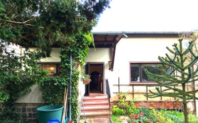 Sanierungsbedürftiges Mehrfamilienhaus großes Grundstück in Wintersdorf