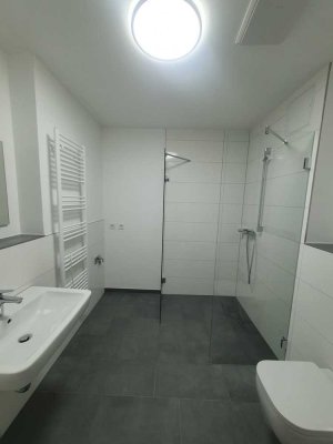 Nachmieter gesucht, Zweitbezug Neubauwohnung 1 Zimmer mit sehr großer Terrasse/Balkon