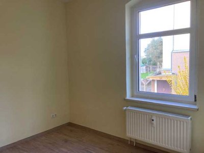 Erstbezug nach Sanierung: Schöne 2-Zimmer-Hochparterre-Wohnung in Gersdorf