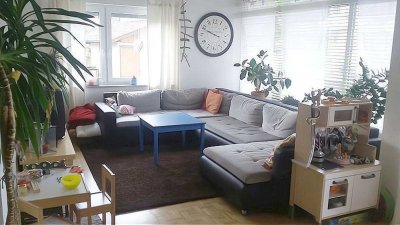 Schöne, helle  2 Zi Wohnung- mit Einbauküche, Balkon und Autostellplatz in Düsseldorf - Flingern Süd