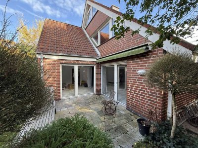 Gepflegtes Einfamilienhaus im Gartenhof-Stil mit hoher Privatssphäre - modernisiert und bezugsbereit