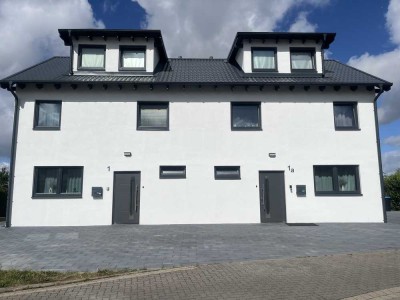 Zwei Neubau-Doppelhaushälften