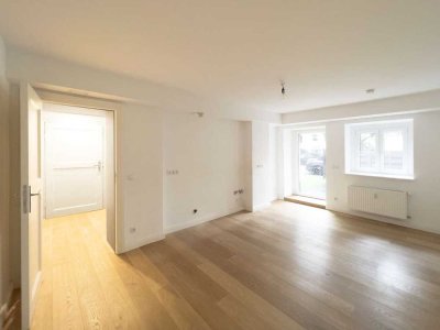 Sofortbezug! Sanierte Erdgeschosswohnung mit Terrasse und Garten im begehrten Feuerbachkiez