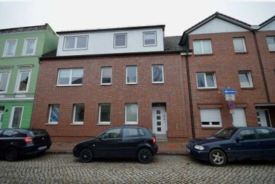 Zum 01.07.2025: 3 Zimmer Wohnung mit Außenstellplatz und Loggia in Elmshorn