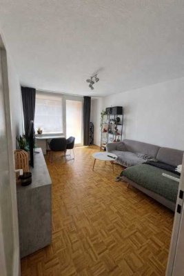 Helle 4-Zimmer Wohnung im 3. OG mit 2 Balkonen in Düsseldorf-Pempelfort